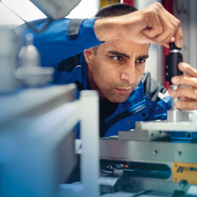 Přední dělník/ce montáže